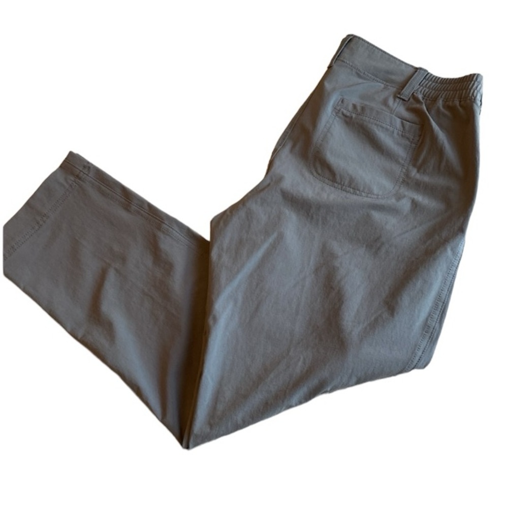 Athleta Lightweight Cropped Pants. Like New. Sz. 10